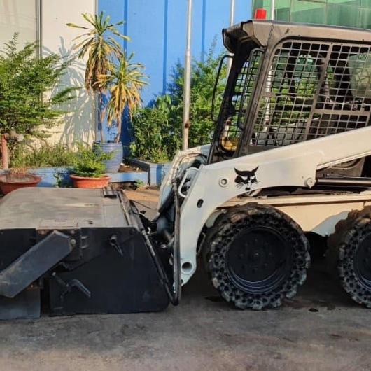 CHỔI QUÉT GẮN XE XÚC LẬT 